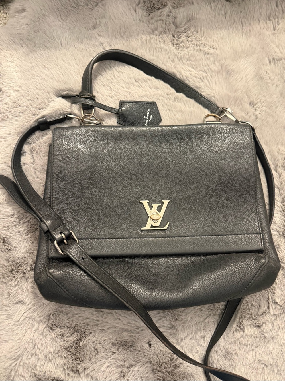 Louis Vuitton Black Leather Shoulder Bag Lock Me